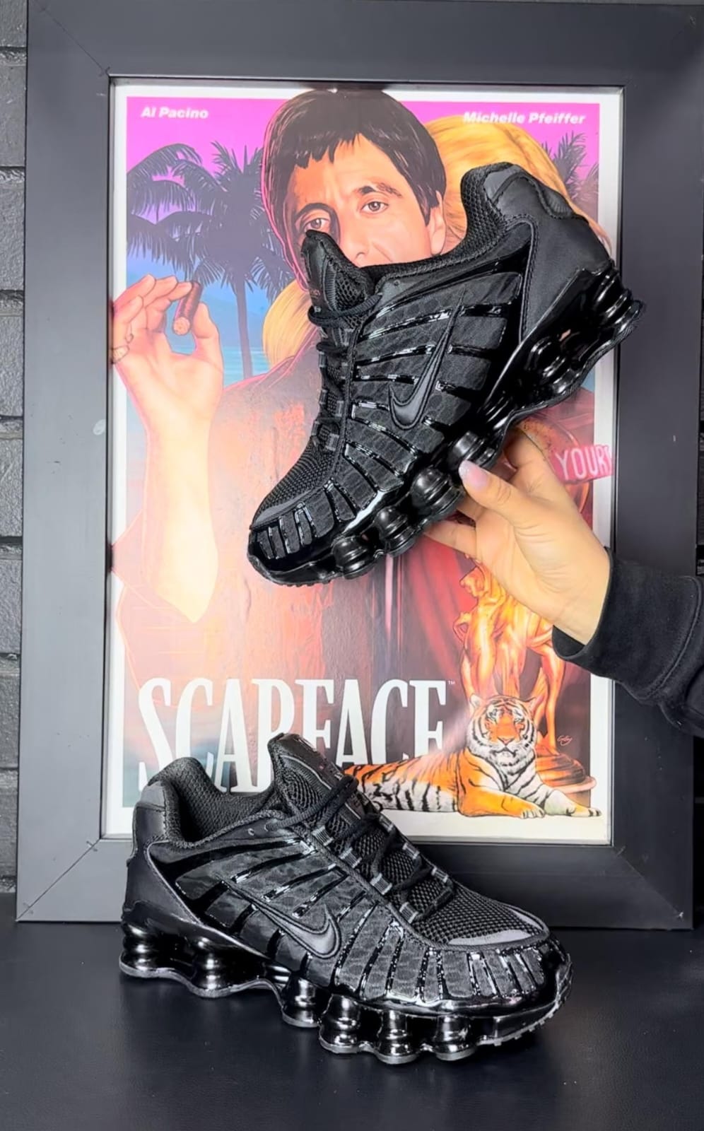 NIKE SHOX BLACK 