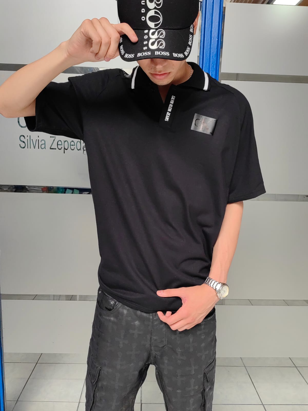 POLERA PIQUE CALVIN KLEIN NEGRA  - Imagen principal