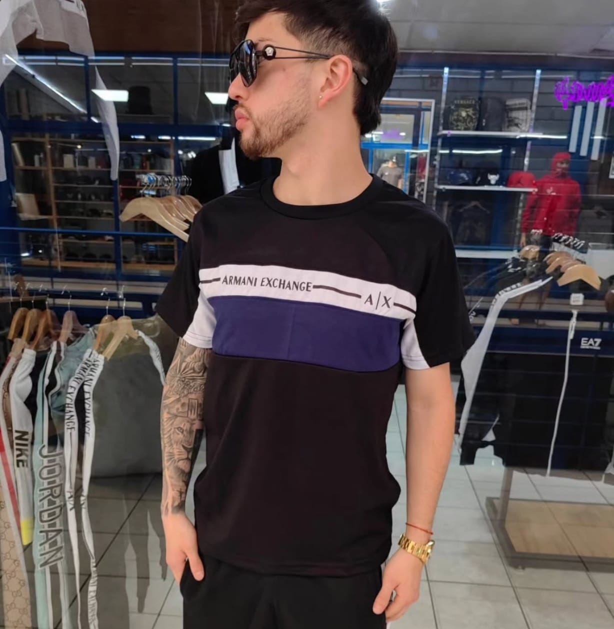 POLERA ARMANI EXCHANGE NEGRA AZUL - Imagen principal