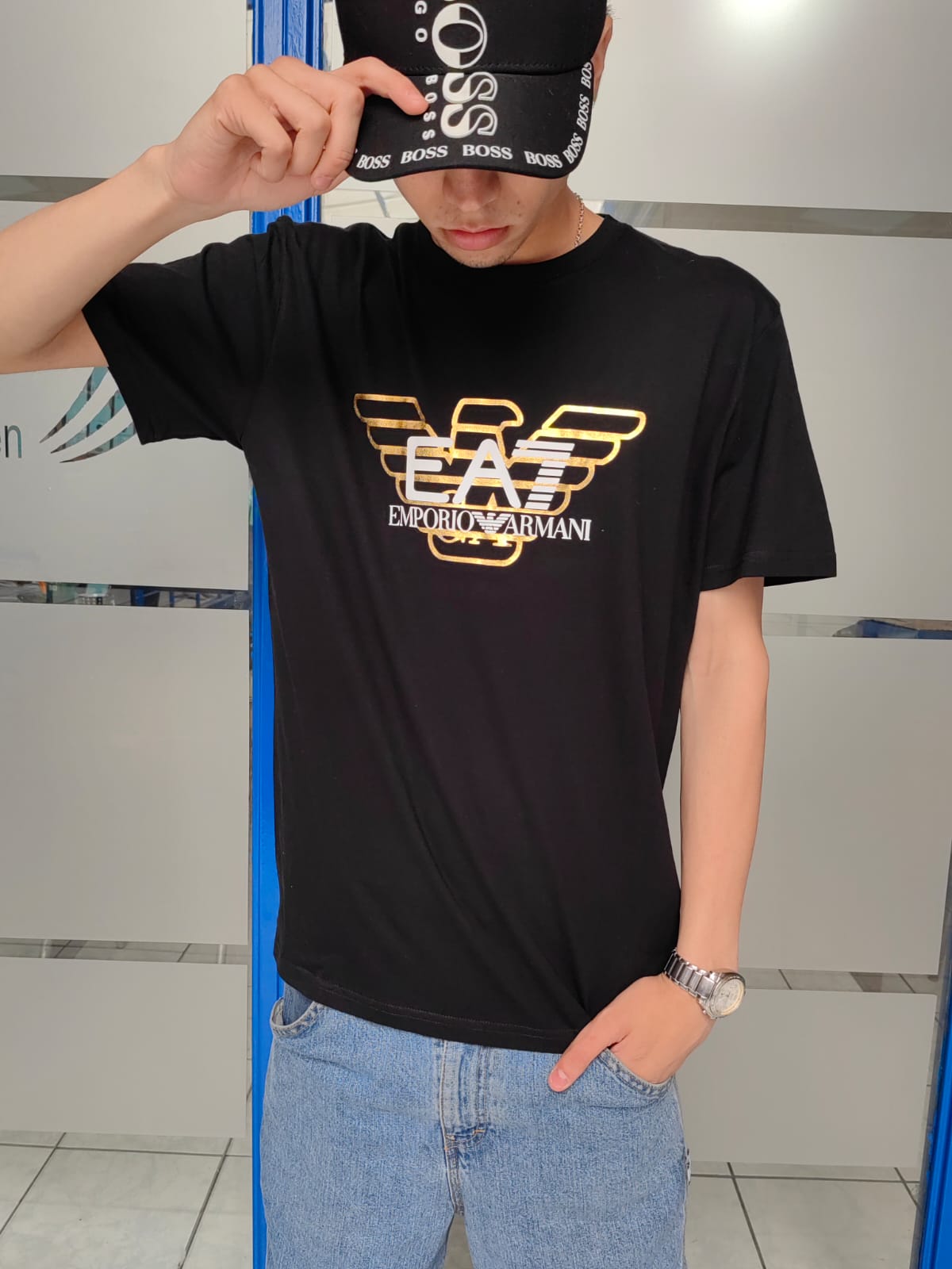 POLERA EMPORIO ARMANI LETRAS DORADA  - Imagen principal