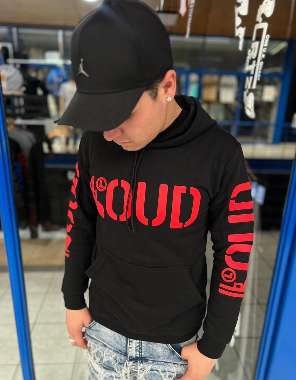 POLERON LOUD NEGRO LETRAS ROJA  - Imagen principal