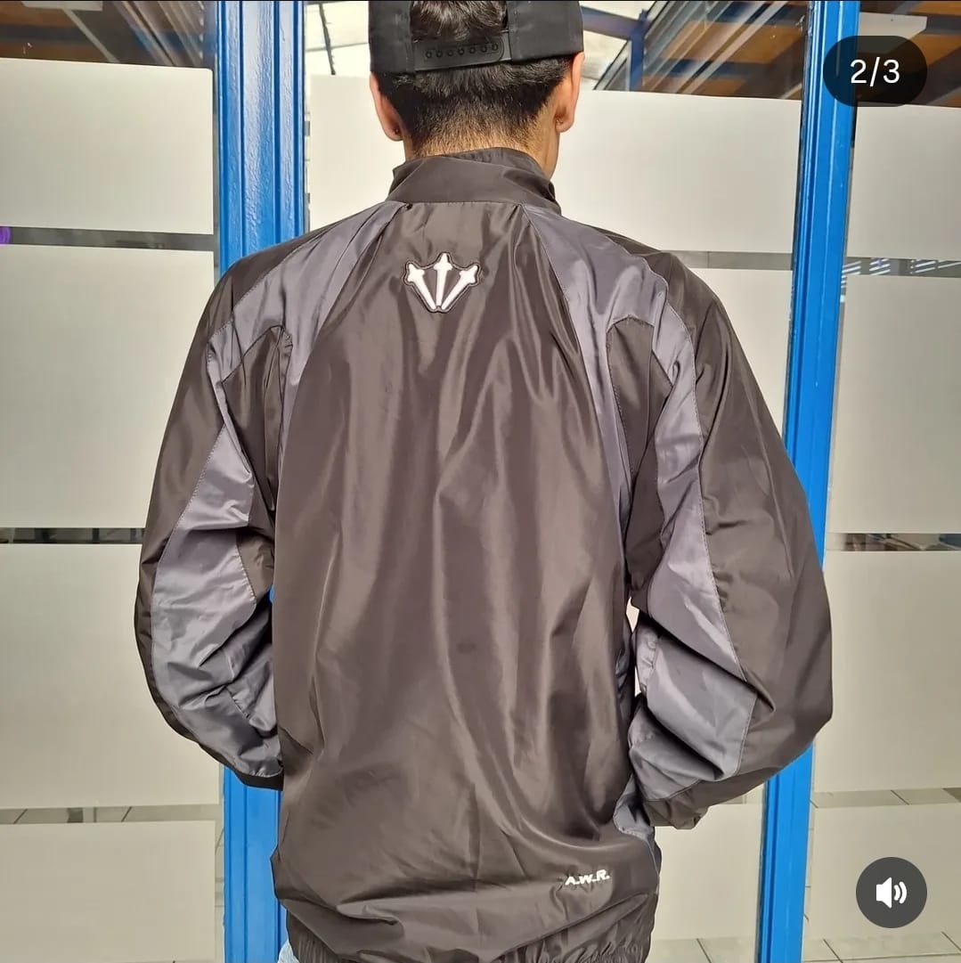 CORTA VIENTO NIKE NEGRO GRIS  - Imagen principal