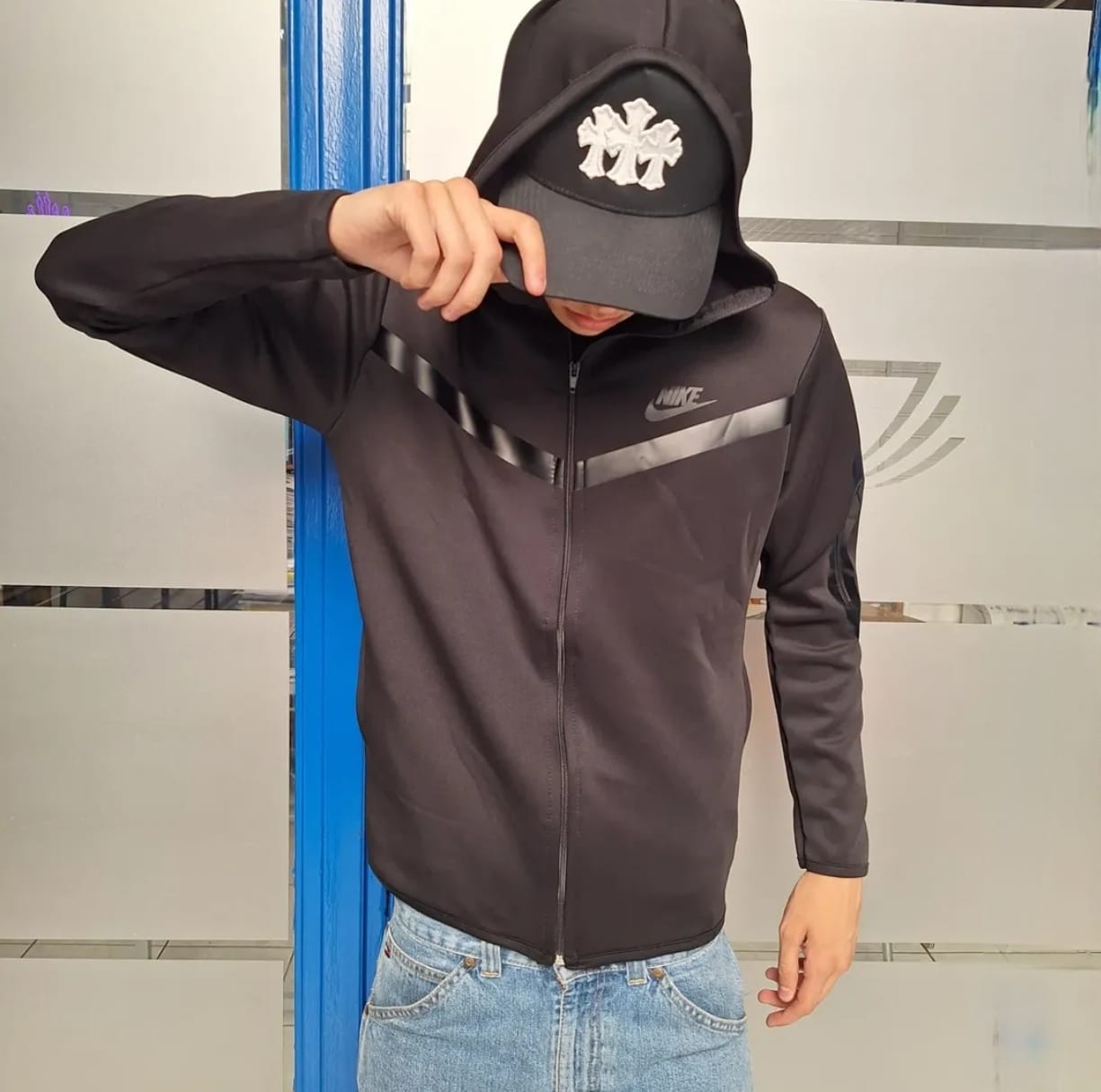 POLERON NIKE TECH NEGRO  - Imagen principal