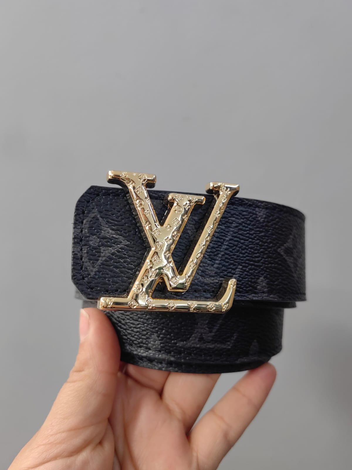 CINTURON LOUIS VUITTON LV DORADA 