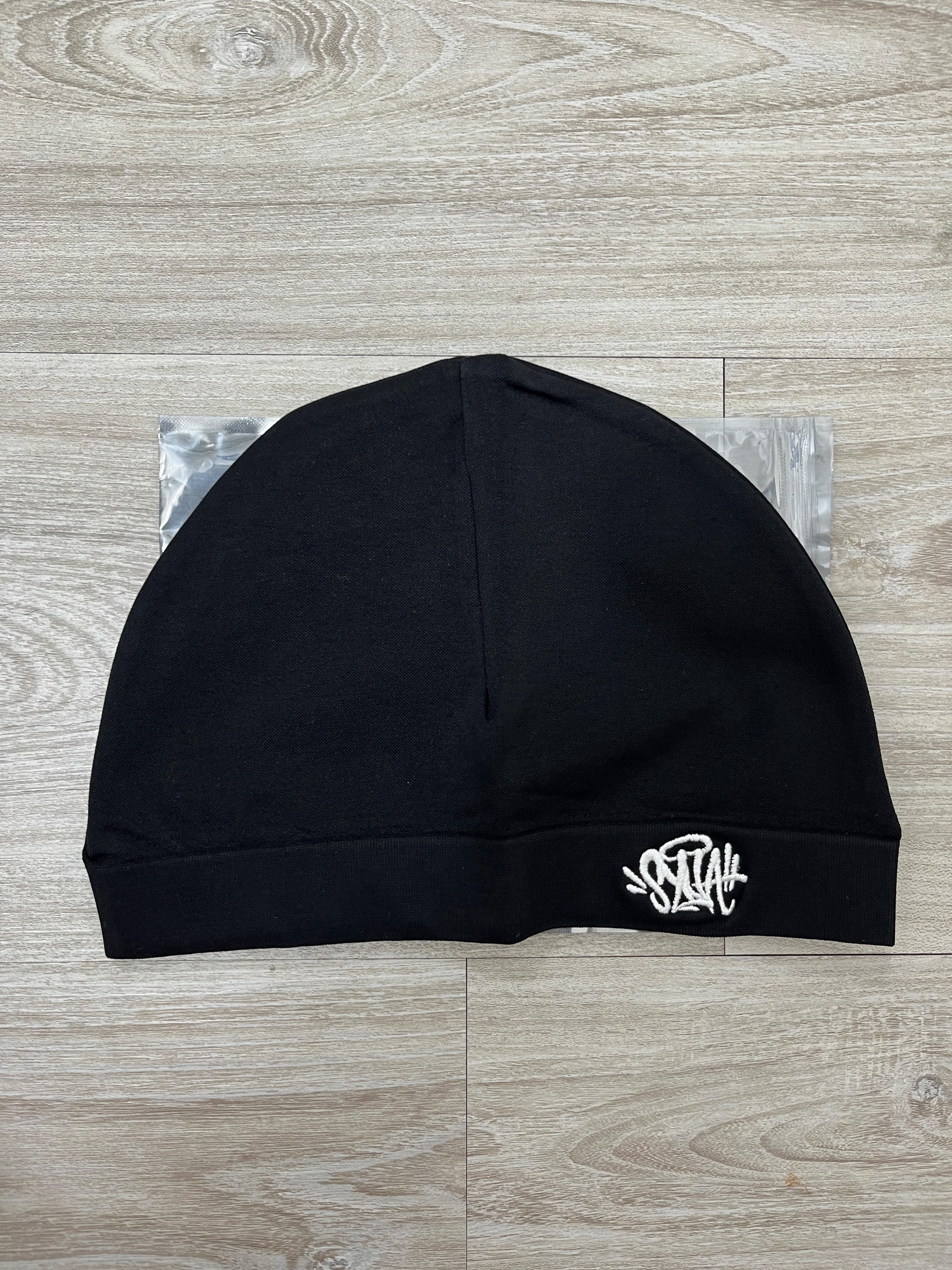GORRO SYNA NEGRO LETRA BLANCO 