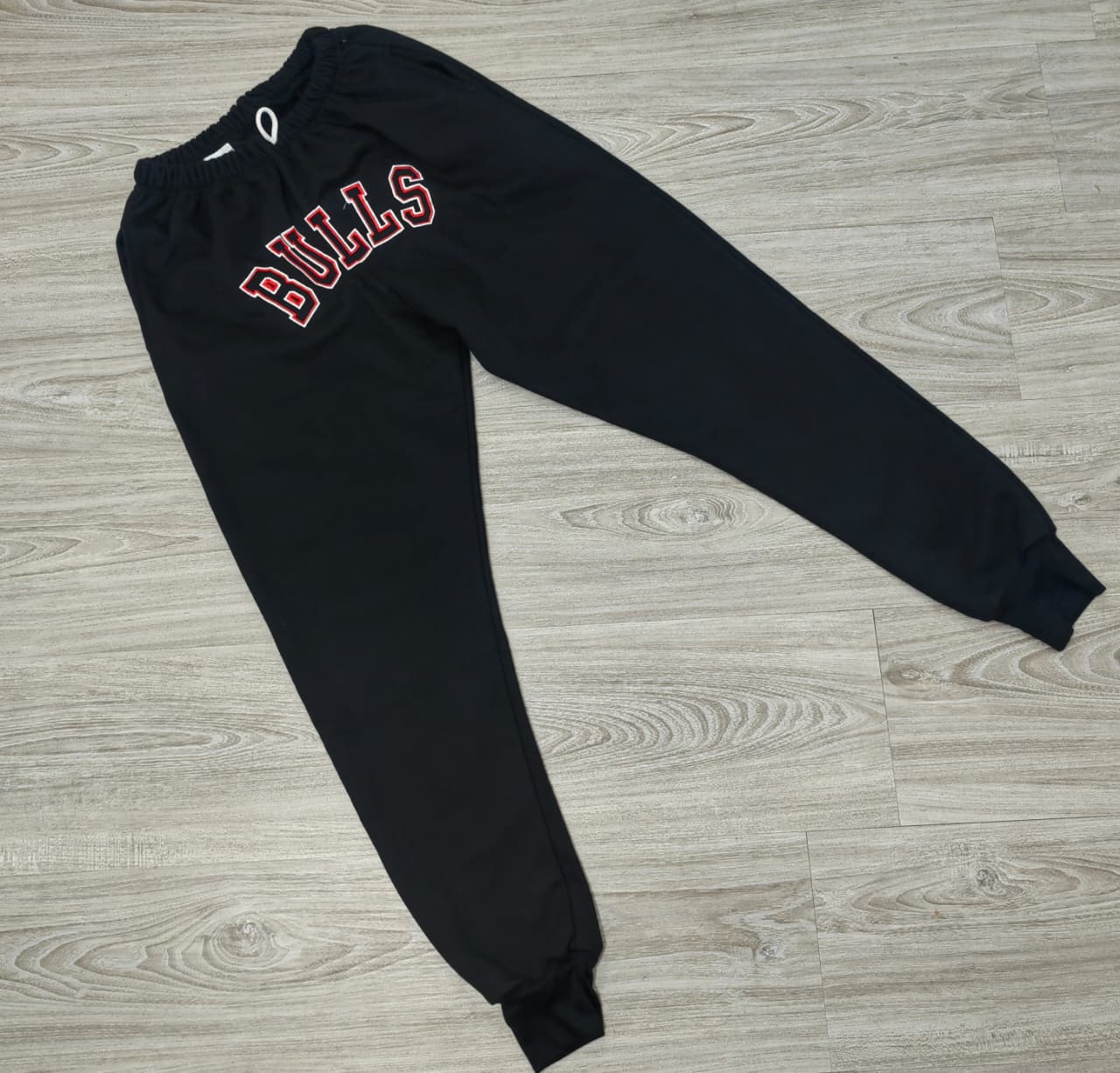 BUZO BULLS NEGRO - Imagen principal