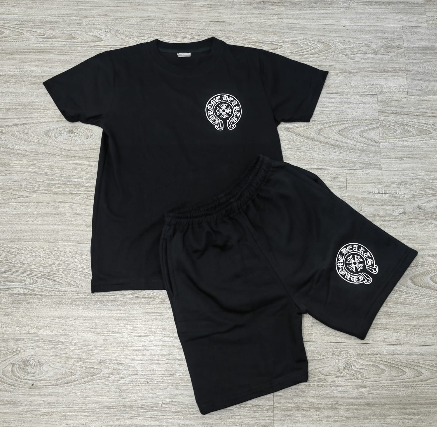 CONJUNTO CHROME HEARTS POLERA SHORT BASICO NEGRO  - Imagen principal