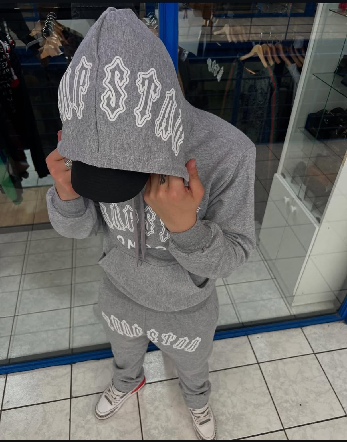 CONJUNTO TRAPSTAR GRIS  - Imagen principal