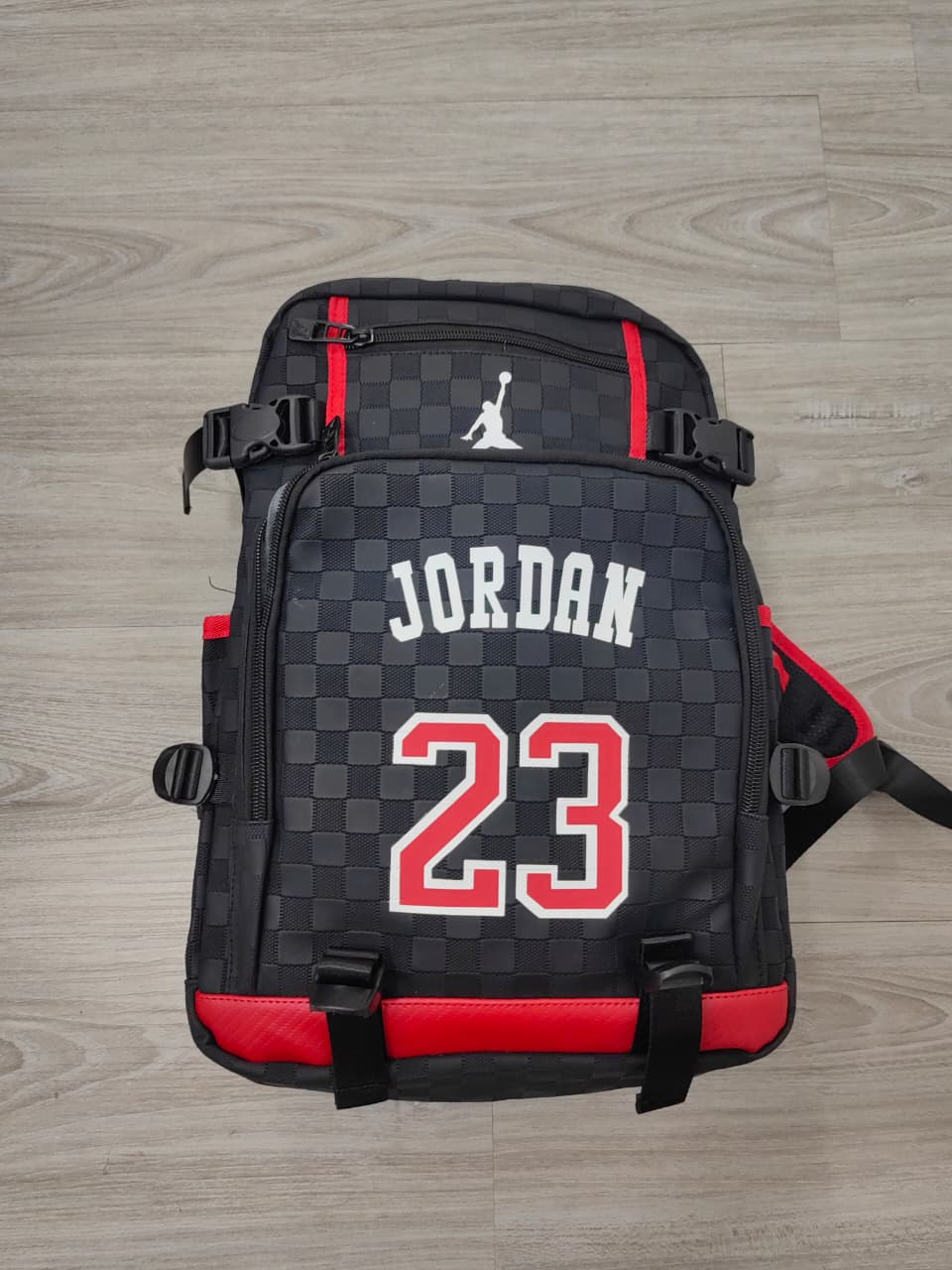 MOCHILA JORDAN  NEGRA CON ROJO 