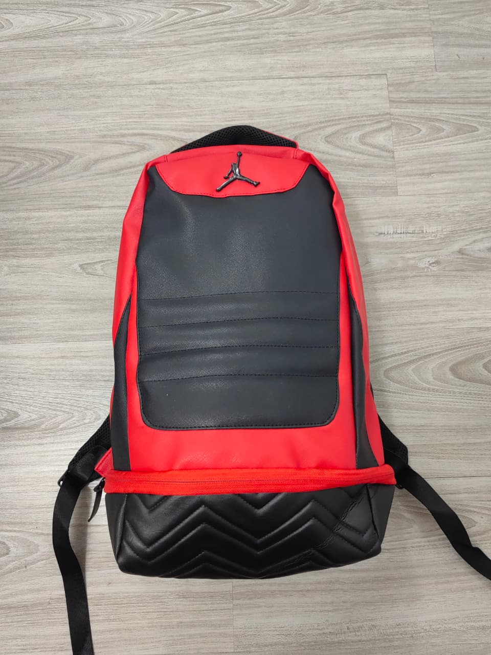 MOCHILA JORDAN ROJA CON NEGRA