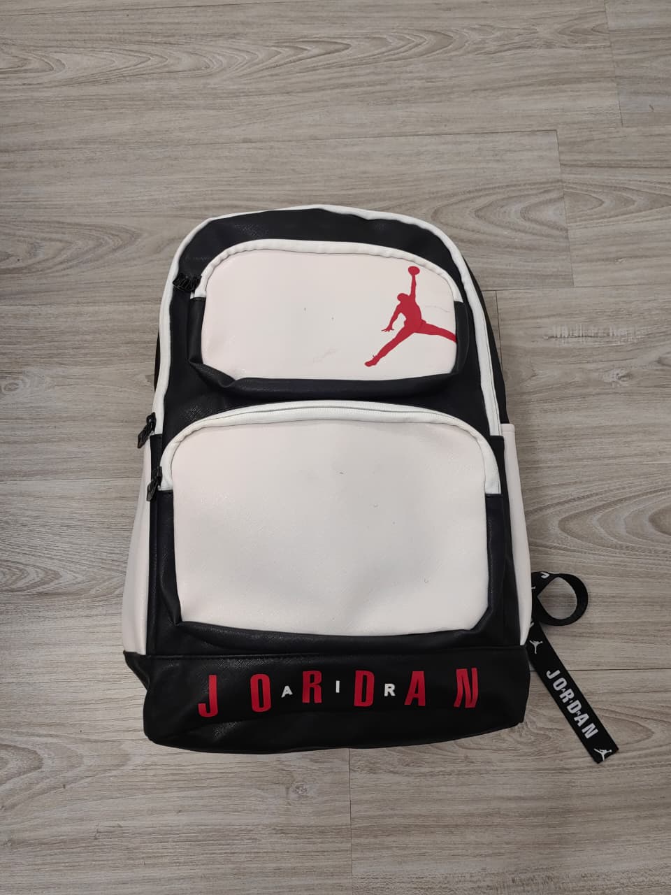 MOCHILA JORDAN BLANCA CON NEGRO  - Imagen principal