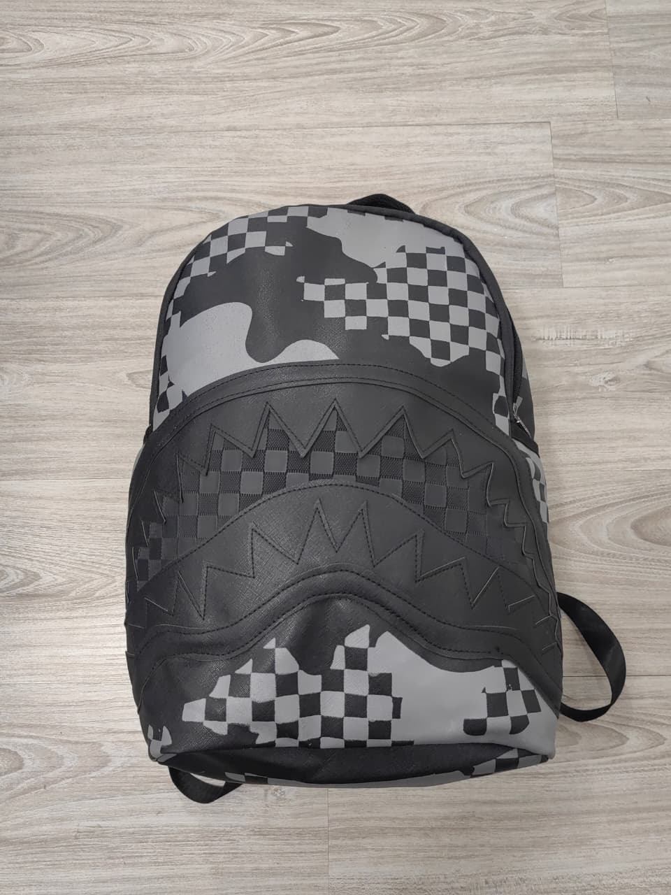 MOCHILA SPRAYGROUND GRIS  - Imagen principal