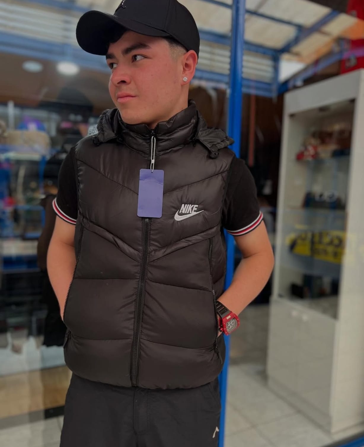 CHAQUETA SIN MANGA NIKE NEGRA  - Imagen principal