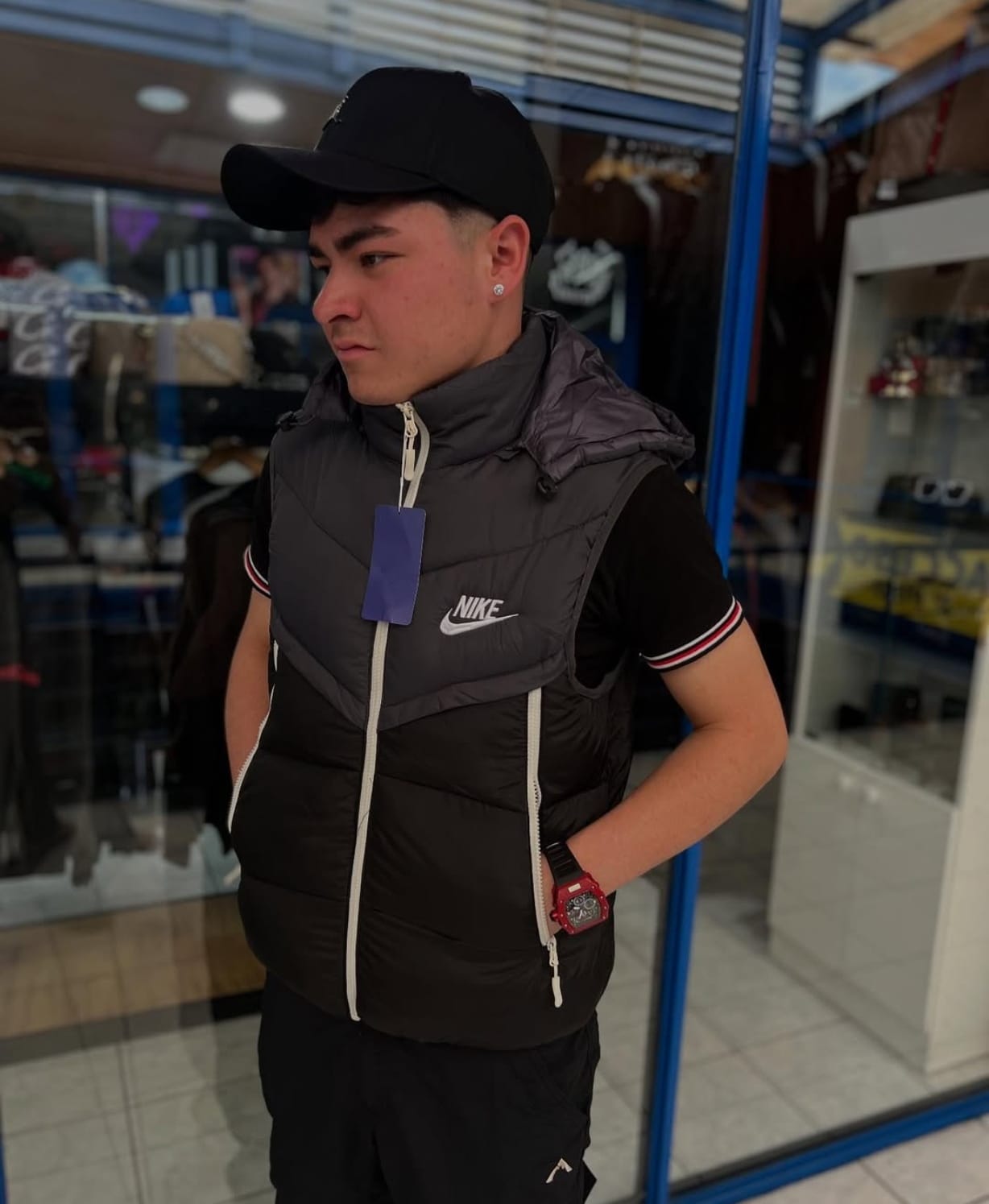 CHAQUETA SIN MANGA NIKE GRIS NEGRO  - Imagen principal