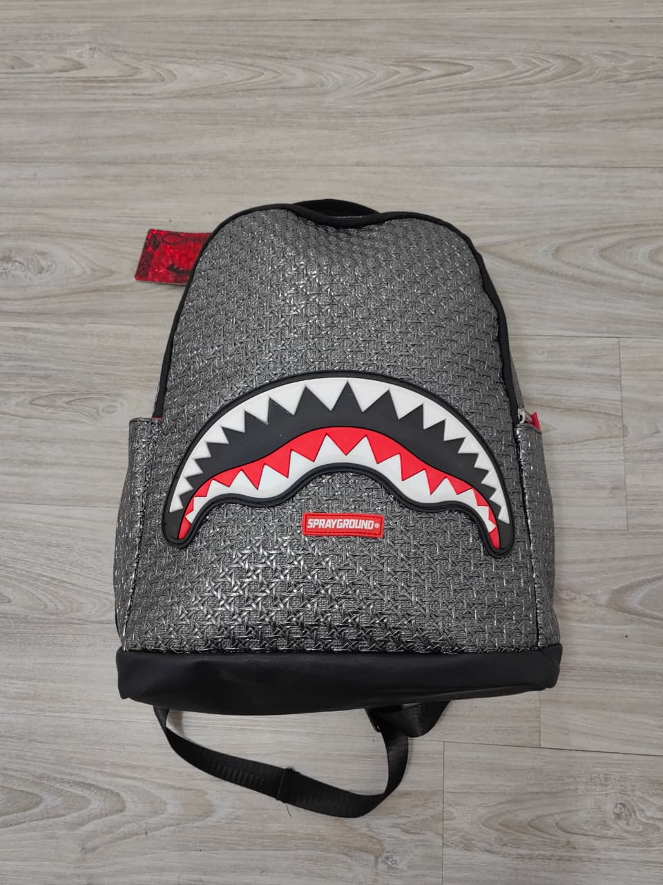 MOCHILA  SPRAYGROUND PLATEADO   - Imagen principal