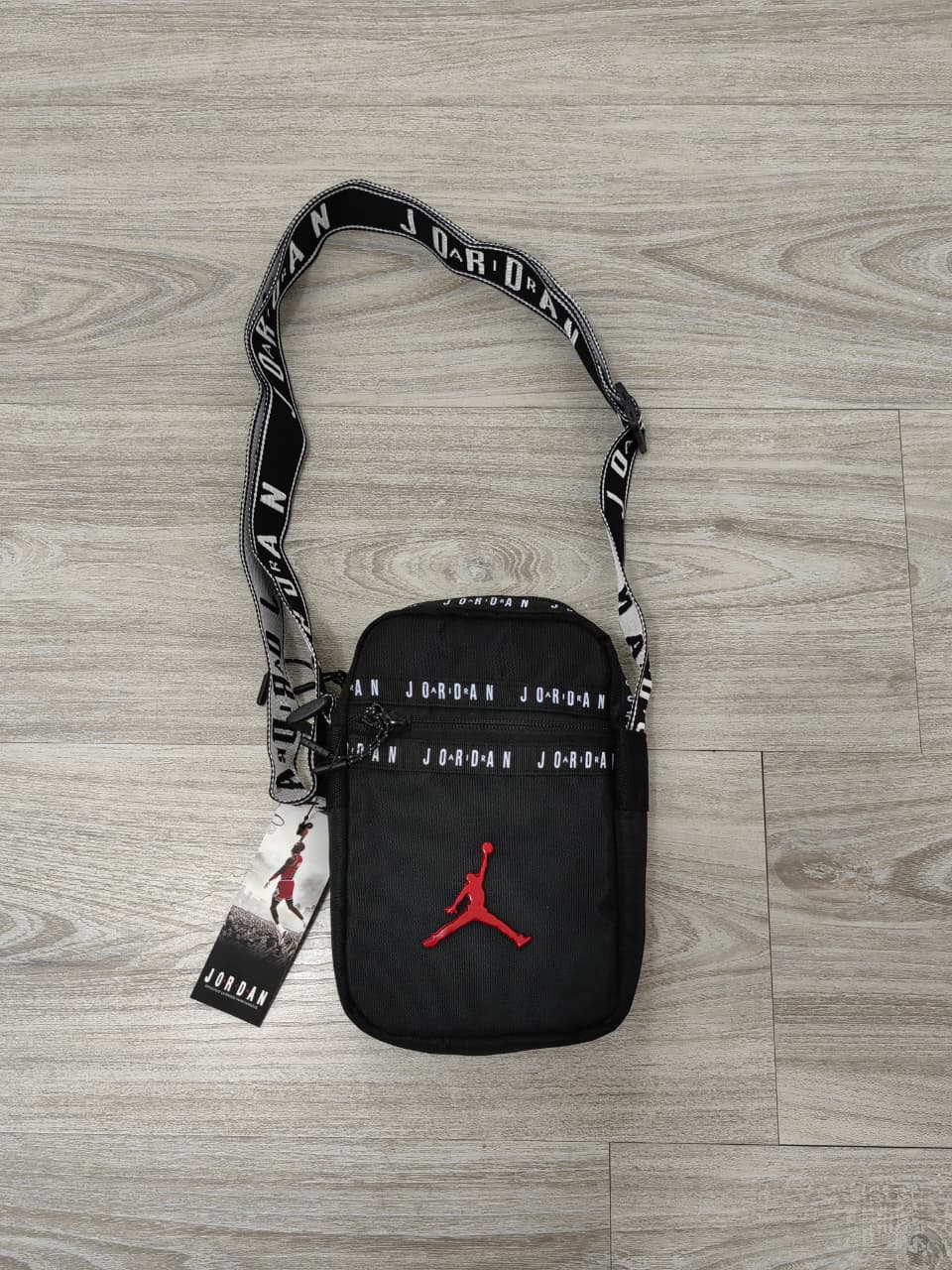 BOLSO JORDAN NEGRO LOGO ROJO  - Imagen principal