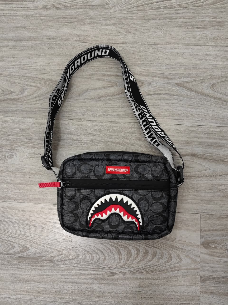 BOLSO SPRAYGROUND CON COACH  - Imagen principal