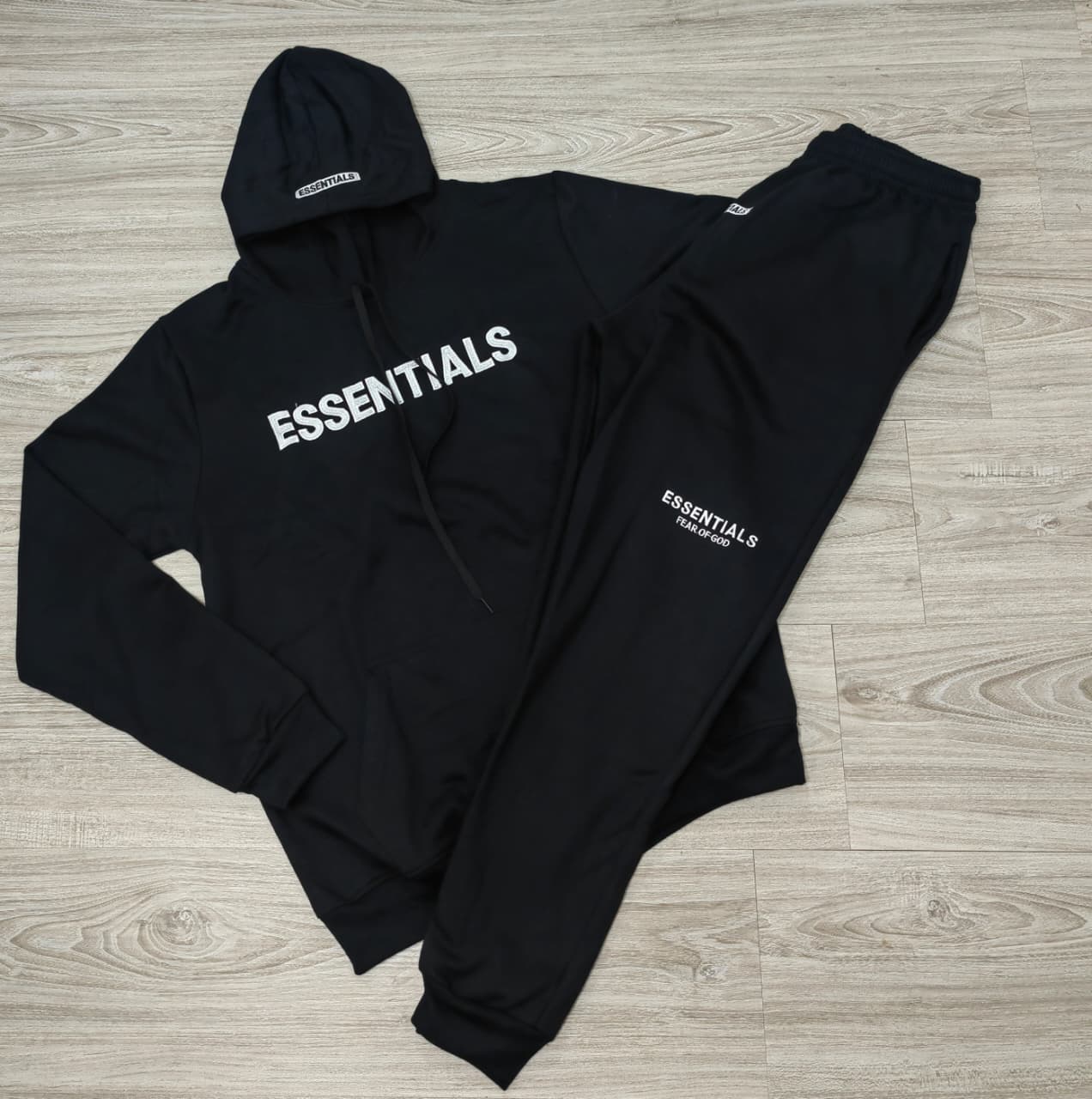 CONJUNTO ESSENTIALS NEGRO  - Imagen principal