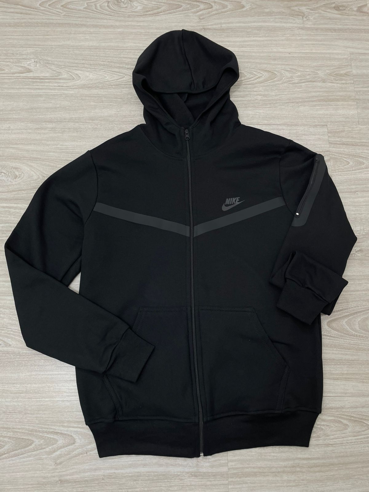POLERON NIKE TECH NEGRO  - Imagen principal