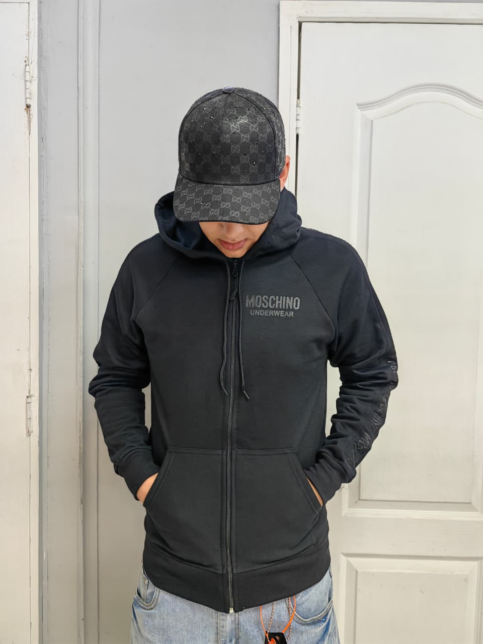 POLERON MOSCHINO  NEGRO  - Imagen principal