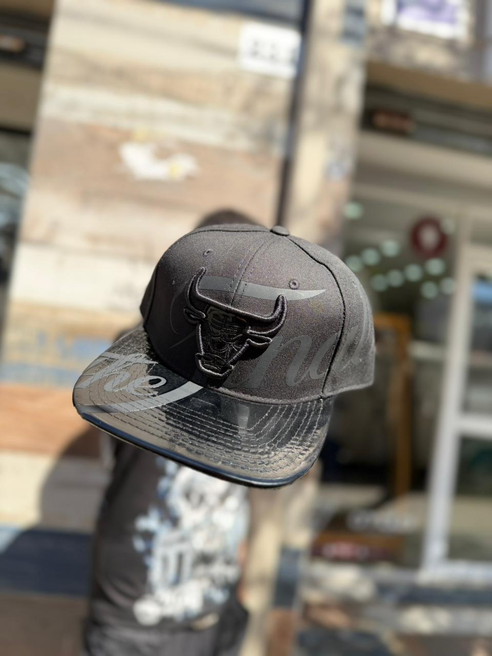 JOCKEY PLANO BULLS NEGRO LETRAS HOMBRE