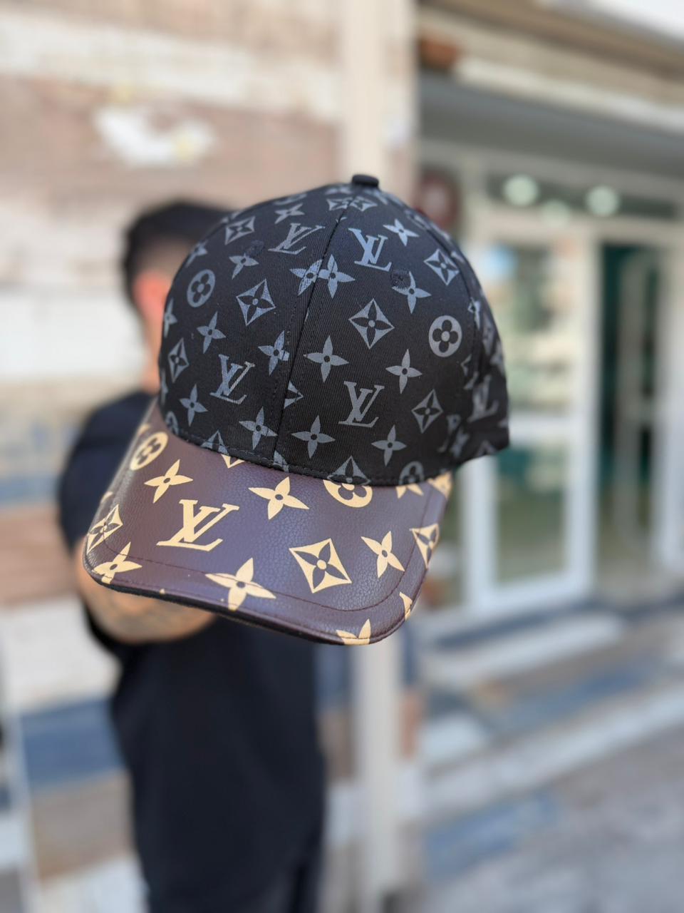 JOCKEY CURVO LOUIS VUITTON BLACK-CAFE LOGOS HOMBRE - Imagen principal