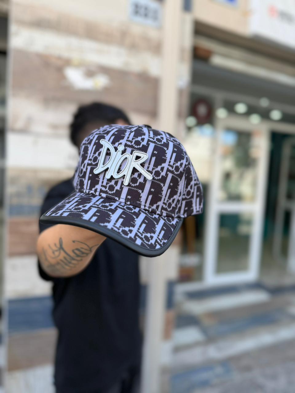 JOCKEY CURVO DIOR LOGO GRIS-BLACK HOMBRE - Imagen principal