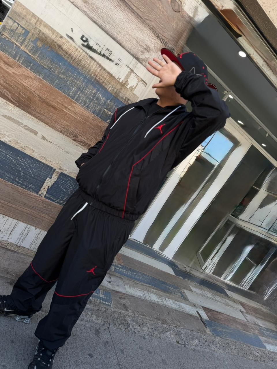 CONJUNTO G5 JORDAN FIGTH NEGRO-ROJO UNISEX - Imagen principal