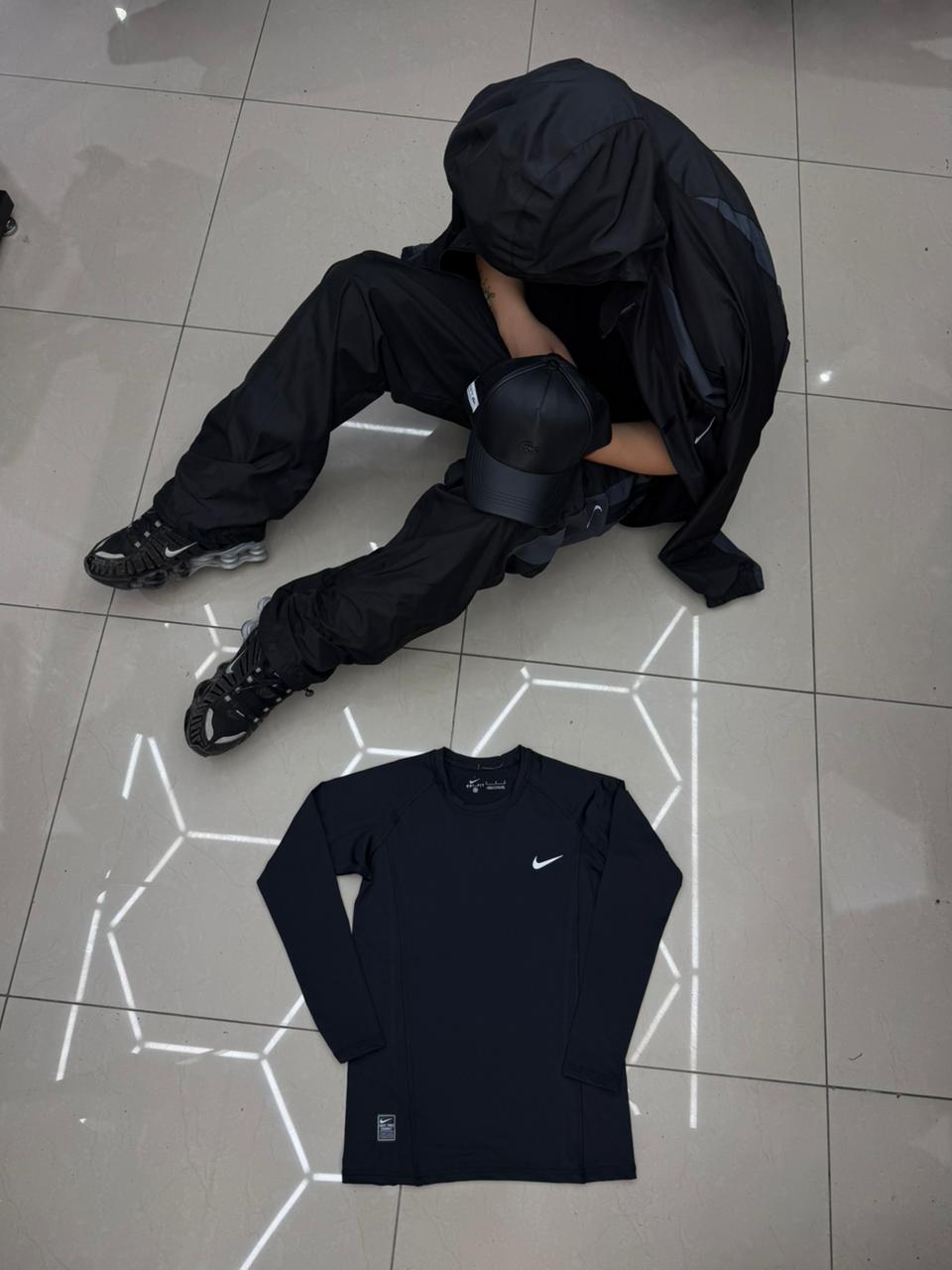 POLERA NIKE PRIMERA CAPA BLACK UNISEX - Imagen principal