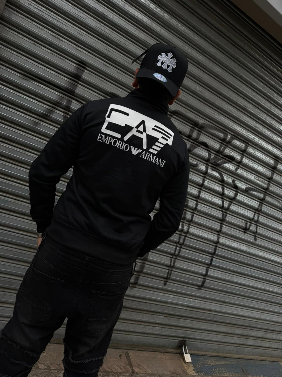 POLERON EMPORIO ARMANI NEGRO LETRAS BLANCA  - Imagen principal