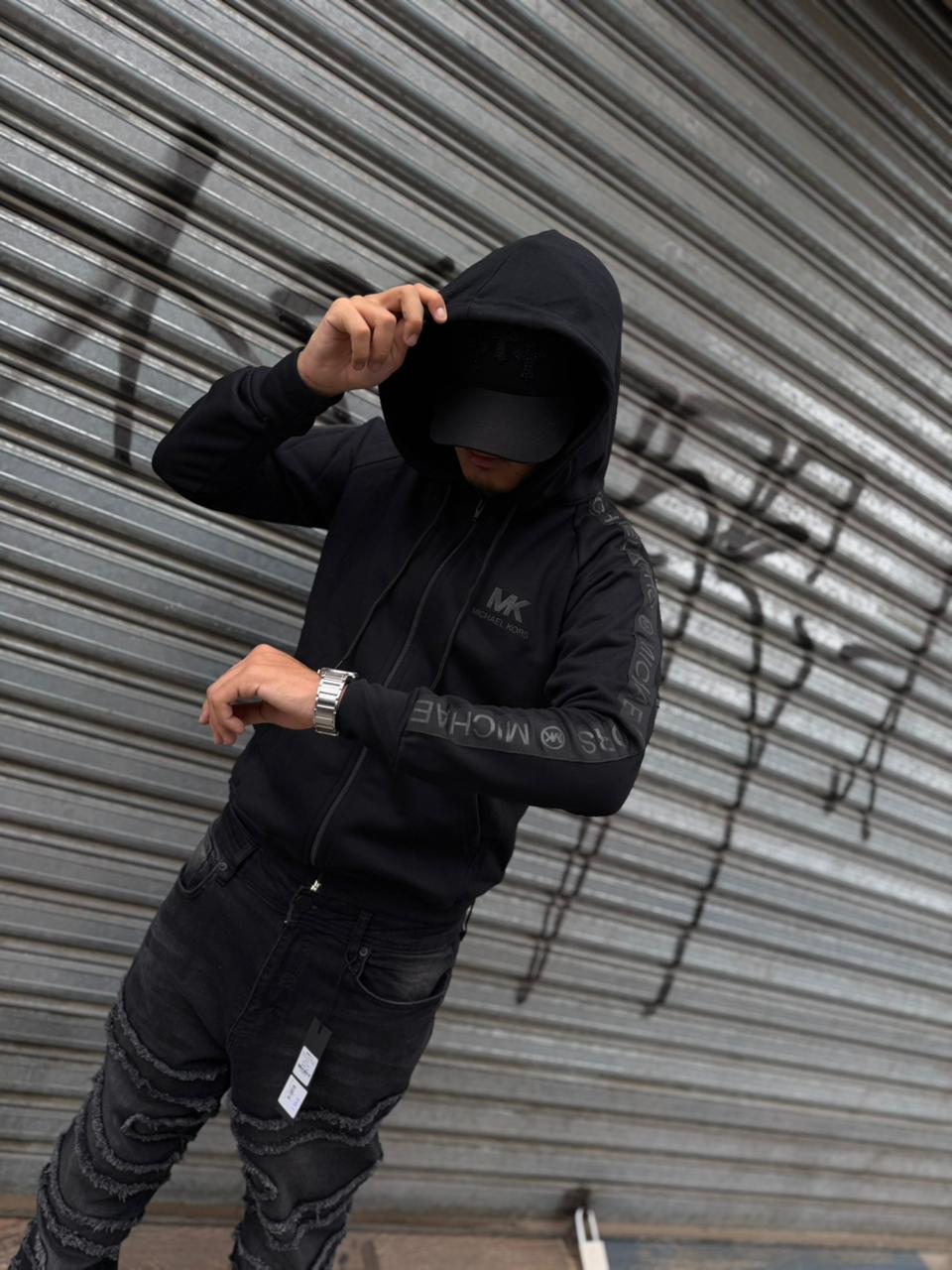 POLERON MICHAEL KORS NEGRO  LOGO MK  - Imagen principal