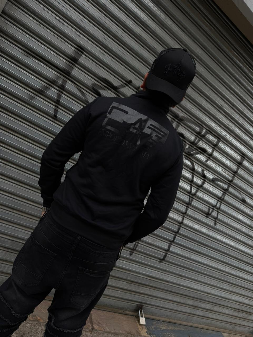 POLERON EMPORIO ARMANI FULL BLACK LOGO EA7 - Imagen principal