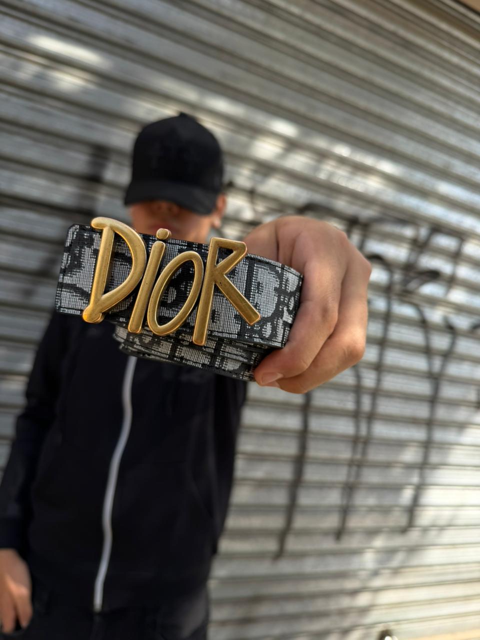 CINTURON CHRISTIAN DIOR HEBILLA DORADA  - Imagen principal